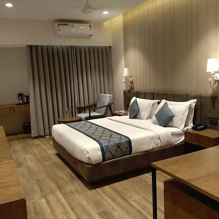 Pinnacle Grand Hotel أحمد أباد المظهر الخارجي الصورة