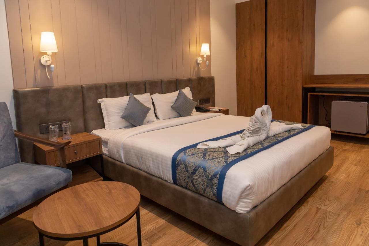 Pinnacle Grand Hotel أحمد أباد المظهر الخارجي الصورة