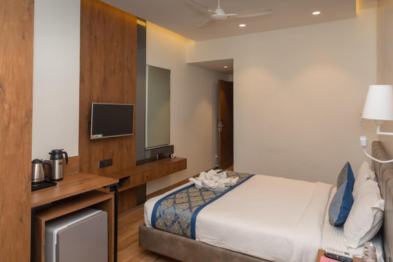 Pinnacle Grand Hotel أحمد أباد المظهر الخارجي الصورة