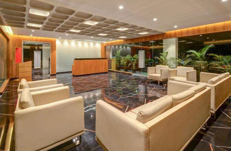 Pinnacle Grand Hotel أحمد أباد المظهر الخارجي الصورة
