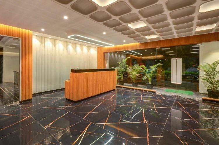 Pinnacle Grand Hotel أحمد أباد المظهر الخارجي الصورة
