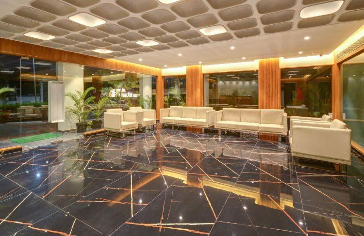 Pinnacle Grand Hotel أحمد أباد المظهر الخارجي الصورة