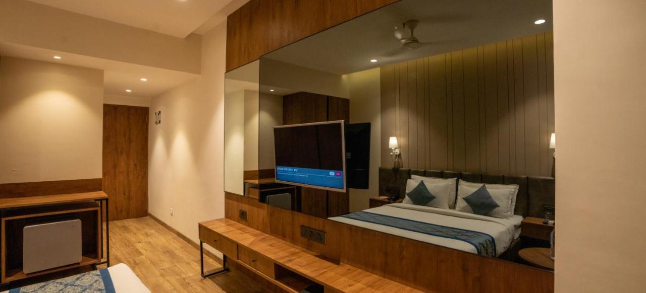Pinnacle Grand Hotel أحمد أباد المظهر الخارجي الصورة