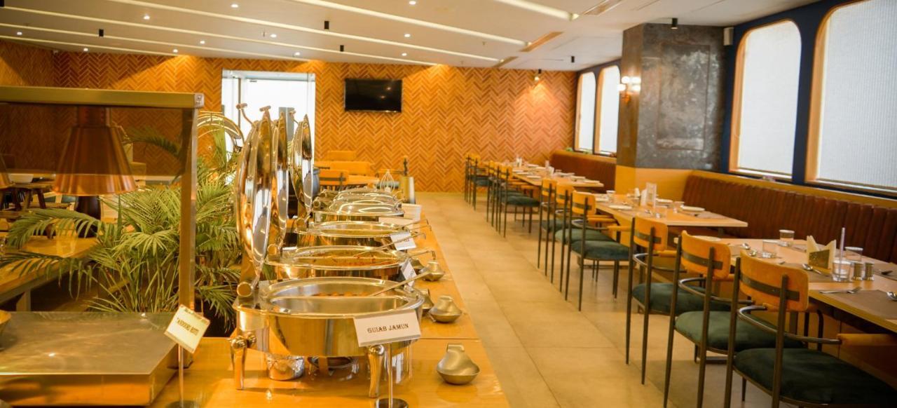 Pinnacle Grand Hotel أحمد أباد المظهر الخارجي الصورة