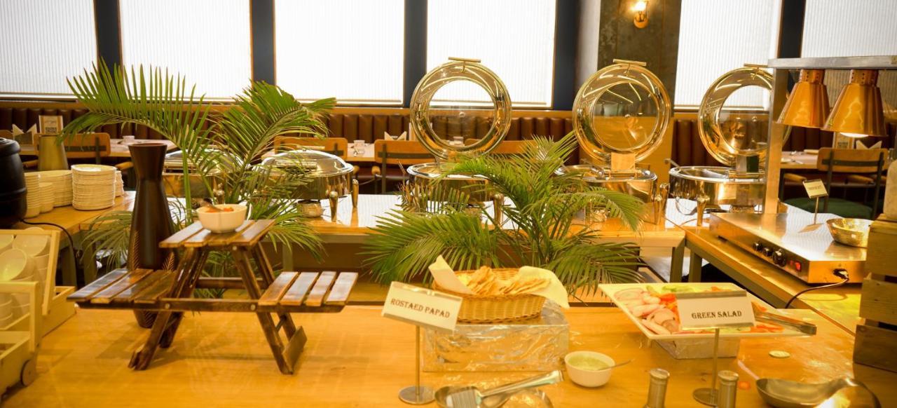 Pinnacle Grand Hotel أحمد أباد المظهر الخارجي الصورة