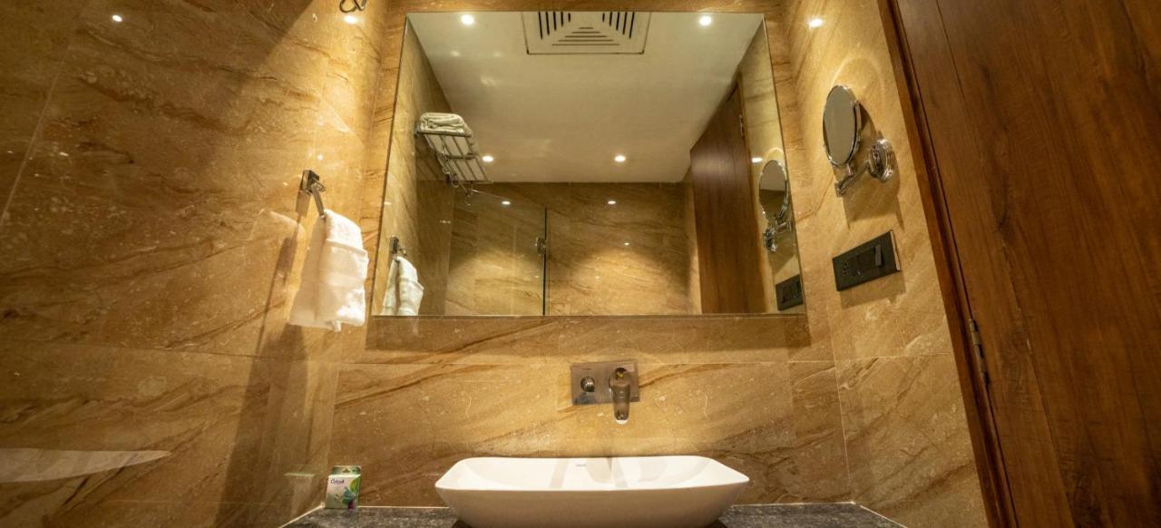 Pinnacle Grand Hotel أحمد أباد المظهر الخارجي الصورة