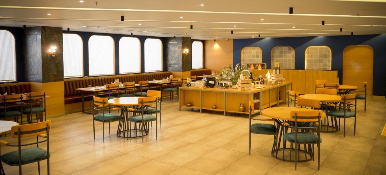 Pinnacle Grand Hotel أحمد أباد المظهر الخارجي الصورة