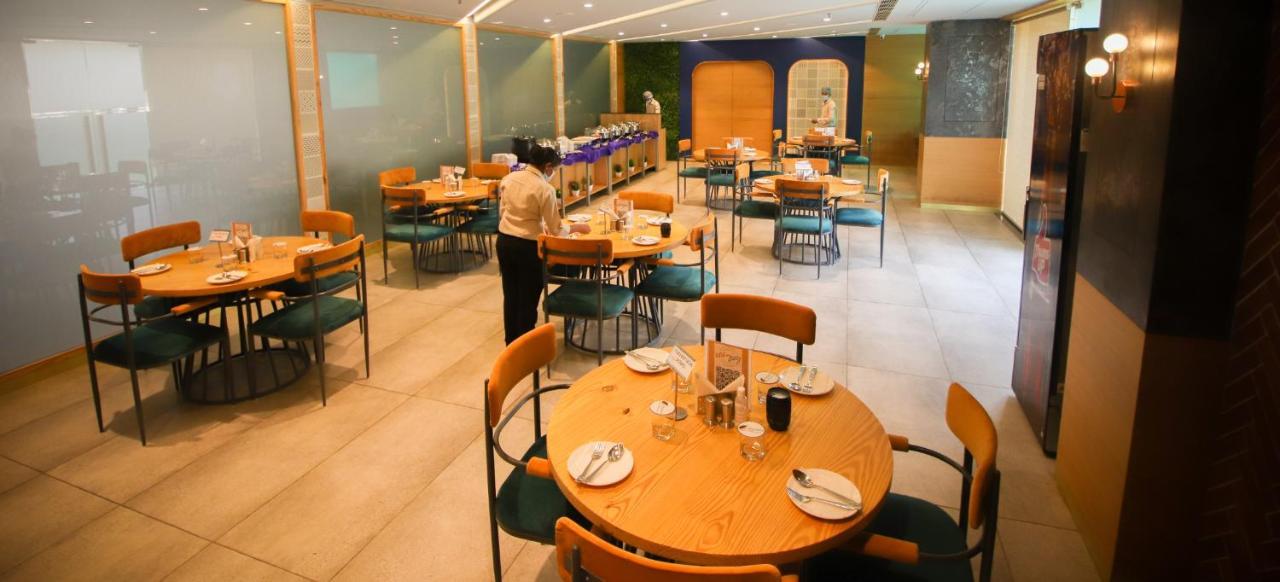 Pinnacle Grand Hotel أحمد أباد المظهر الخارجي الصورة