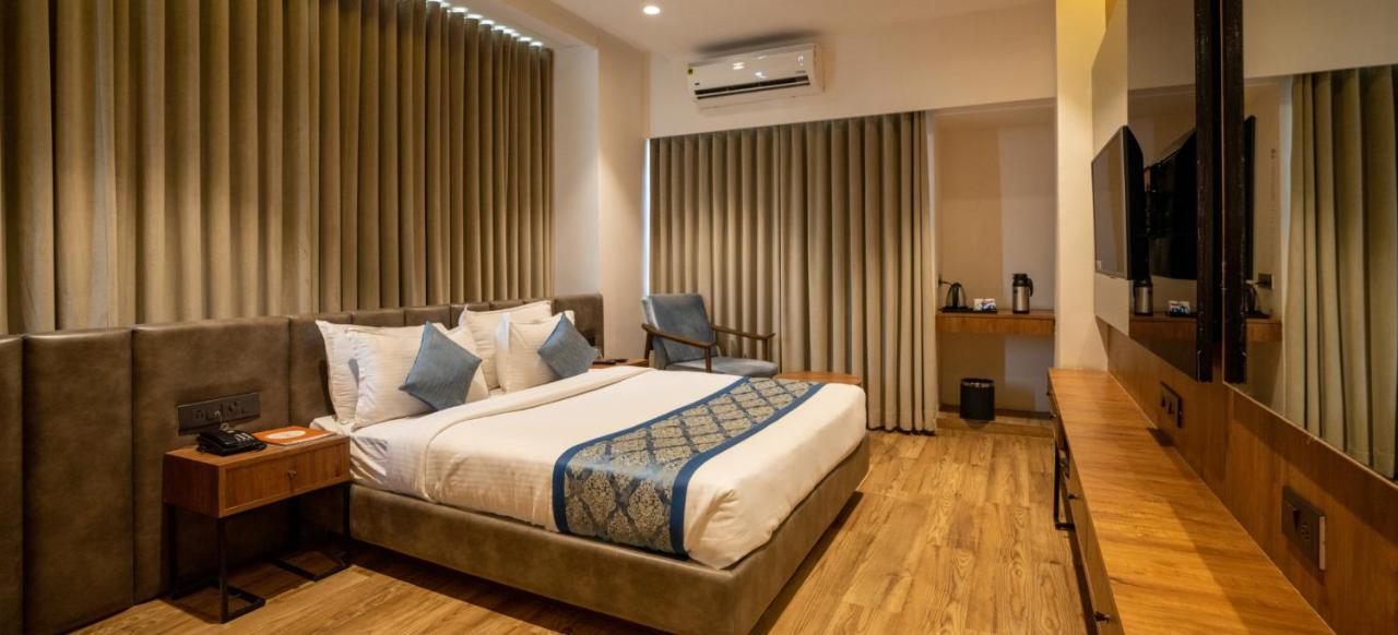 Pinnacle Grand Hotel أحمد أباد المظهر الخارجي الصورة