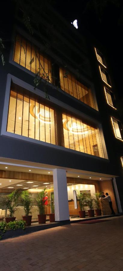 Pinnacle Grand Hotel أحمد أباد المظهر الخارجي الصورة