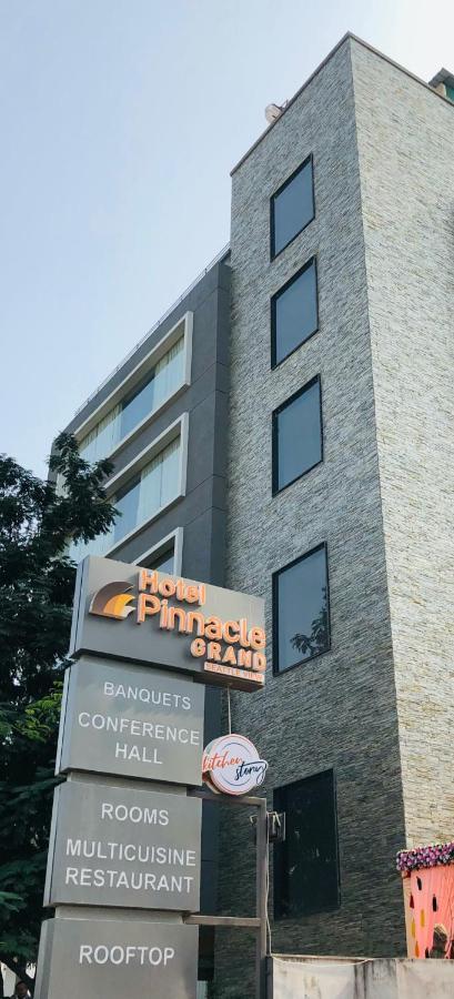 Pinnacle Grand Hotel أحمد أباد المظهر الخارجي الصورة