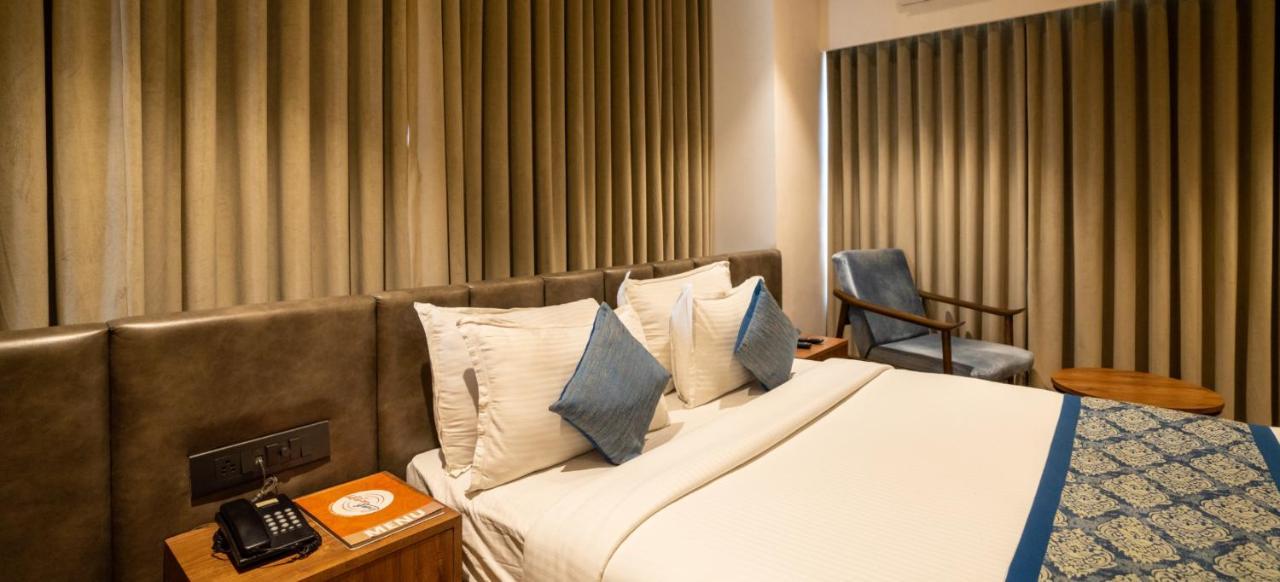 Pinnacle Grand Hotel أحمد أباد المظهر الخارجي الصورة